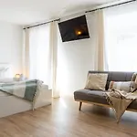 Noor - Dolce Flair In Center Apartment *