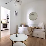 Noor - Dolce Flair In Center Apartment