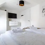 Noor - Dolce Flair In Center Apartment