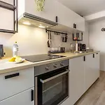 Noor - Dolce Flair In Center Apartment *