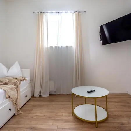 Noor - Dolce Flair In Center