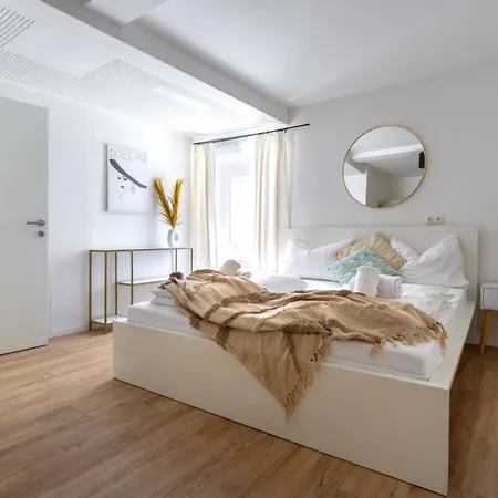 Dolce Flair In Center Apartmán