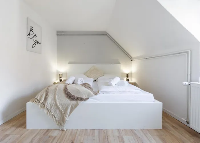 Noor - Dolce Flair In Center *