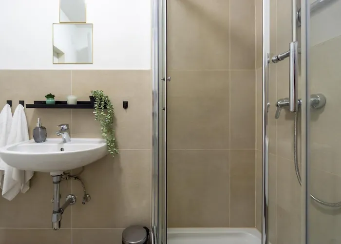 Noor - Dolce Flair In Center