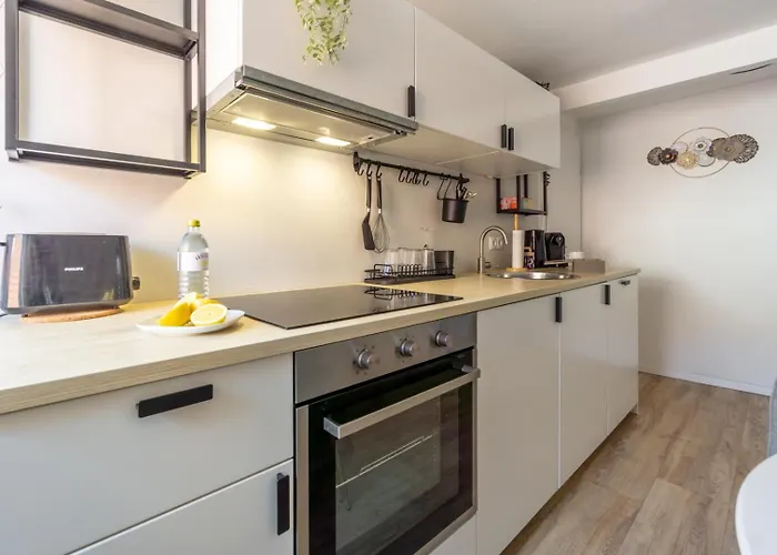 Noor - Dolce Flair In Center アパート *